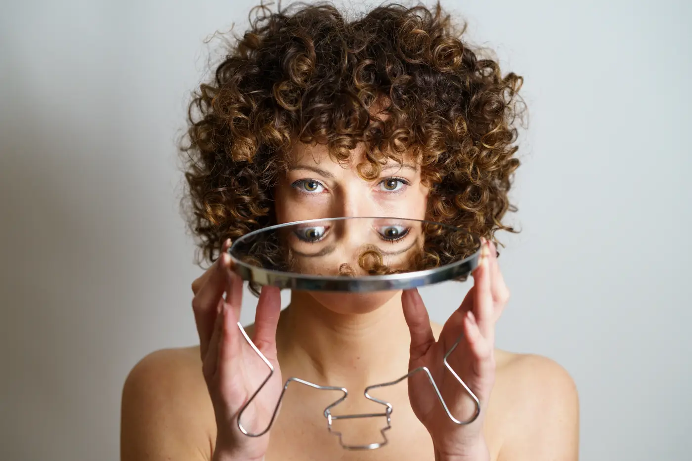 L'heure miroir 10h10 en amour : une synchronicité porteuse de messages