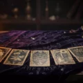 Cartomancie et tarot : différences essentielles à connaître avant de consulter