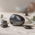 Hématite : ancrage, protection et retour à la réalité avec cette pierre de fer
