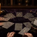 L&rsquo;oracle de Belline : origines, usage et comment tirer les cartes